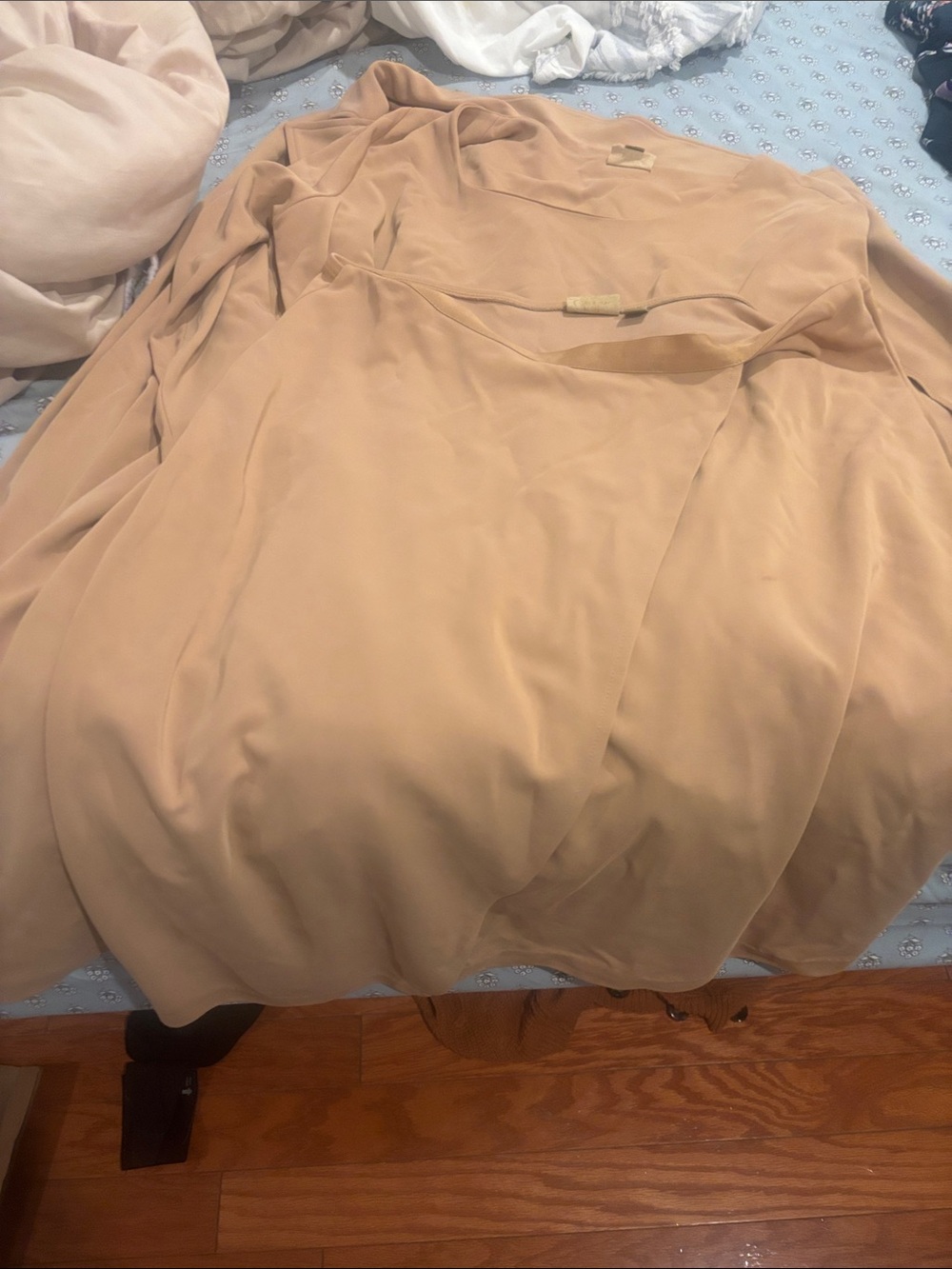 Caslon Lightweight Open-Front Trench Coat in Beige